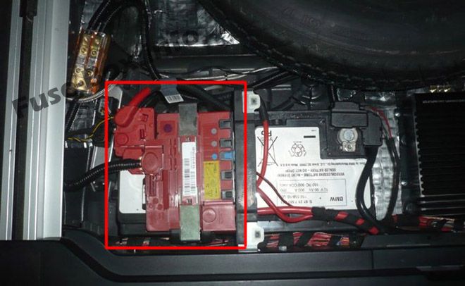 Sicherungen an der Batterie: BMW X5 (2007, 2008, 2009, 2010, 2011, 2012, 2013)