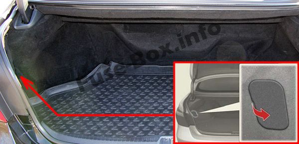 La posizione dei fusibili nel bagagliaio: Lexus LS 460 (2007, 2008, 2009)