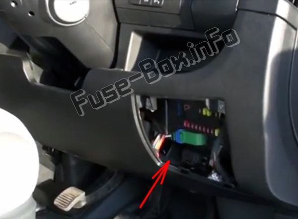 The location of the fuses in the passenger compartment (RHD): Peugeot Boxer (2006-2018)