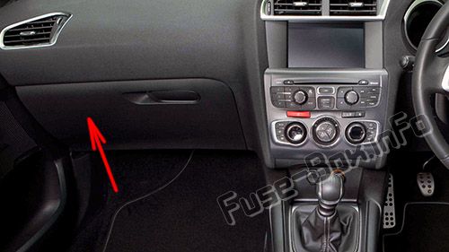 The location of the fuses in the passenger compartment (RHD): Citroen DS4 (2011-2018)