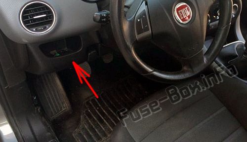 The location of the fuses in the passenger compartment: Fiat Bravo (2013, 2014, 2015)