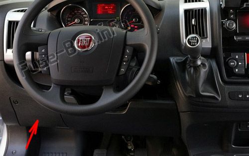 ダッシュボード内のヒューズの位置：Fiat Ducato（2015、2016、2018、2019）
