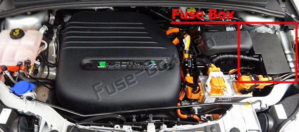 La posizione dei fusibili nel vano motore: Ford Focus Electric (2012-2018)