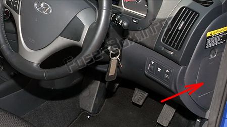 The location of the fuses in the passenger compartment (RHD): Hyundai i30 (2008-2011)