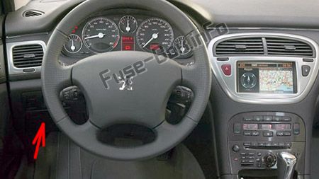 The location of the fuses in the passenger compartment (LHD): Peugeot 607 (2000-2010)