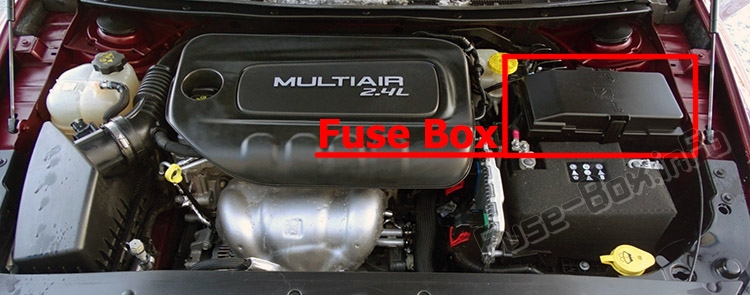 La posizione dei fusibili nel vano motore: Chrysler 200 (Mk2; 2015-2017)