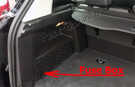 L'emplacement des fusibles dans le coffre : Ford C-MAX Hybrid/Energi (2012-2018)