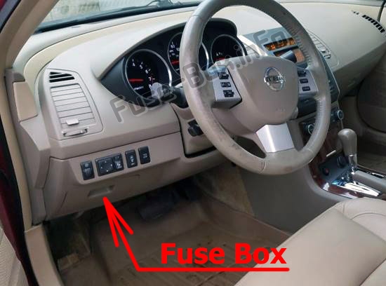 車室内のヒューズの位置：Nissan Teana（J31; 2003-2008）
