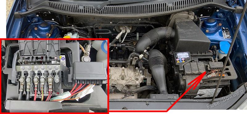 Location of the fuses in the engine compartment: Volkswagen Polo (2002-2009)