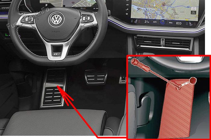 Location of the fuses in the footwell (LHD): Volkswagen Touareg (2018-2021)