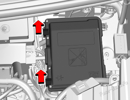 Location of the fuses in the engine compartment: Opel Vivaro C (2020-2023)